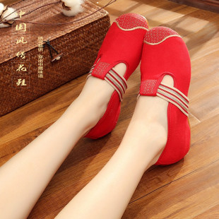红色春夏素版松紧休闲坡跟，女单鞋老北京绣花布鞋，民族风广场舞女鞋