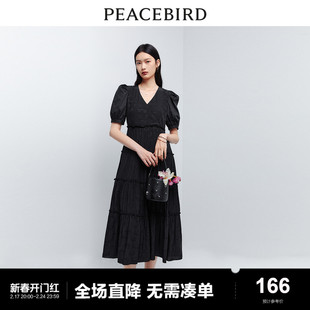 太平鸟v领拼接连衣裙，2024春季高腰泡泡，袖蛋糕裙小黑裙