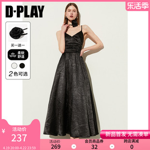 dplay夏法式(夏法式)风，v领褶皱露肩收腰显瘦法式赫本风黑色长裙吊带配小花