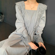 韩国chic复古优雅方领蕾丝，镂空花边拼接压褶系带，收腰喇叭袖连衣裙