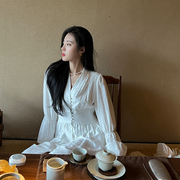 zhuyiyi温柔风法式白色连衣裙，女春长袖v领泡泡袖气质收腰显瘦长裙