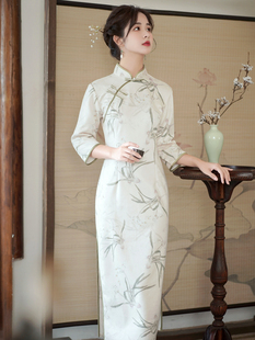 浅色旗袍秋季2024年秋日常可穿传统版年轻款新中式七分袖中袖
