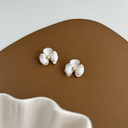 白色花朵耳环高级感轻奢小众设计感气质韩系复古简约百搭耳钉耳饰