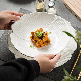 高颜值水果盘沙拉盘家用菜盘大号深盘创意花型陶瓷餐具白色西餐盘