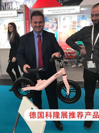 宝宝滑步车