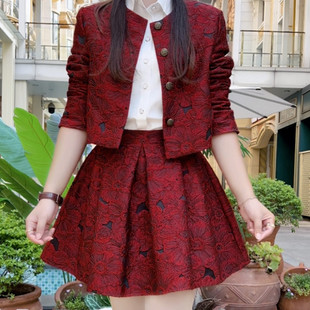 提花蓬蓬裙女秋冬韩版显瘦气质，半身裙轻奢高腰，红色小香风套装