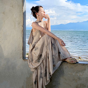 新中式水墨画吊带连衣裙女装夏季复古国风气质，清冷高级感度假裙长