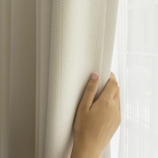 日式INS风全遮光成品卧室客厅雪尼尔网红人字纹高级感奶油白窗帘