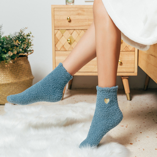 超厚袜子女冬季家居珊瑚，绒保暖棉袜，韩版甜美爱心刺绣中筒地板袜