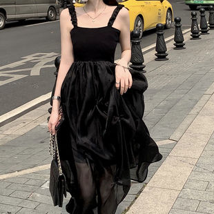 韩系甜酷穿搭黑色网纱拼接吊带连衣裙夏季小众，高级感褶皱中长裙子