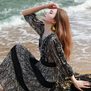 法式黑色碎花度假风连衣裙，重工绣花蕾丝，拼接提花料大摆长裙沙滩裙