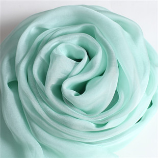 品牌100%桑蚕丝纯色真丝丝巾，春秋冬季百搭薄款沙巾丝滑女淡绿