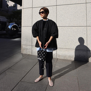 日本设计师款通勤ol简约圆领五分泡泡袖，圆领夹克前短后长黑外套女