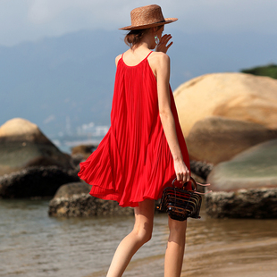小个子短裙沙滩裙，夏季女短款无袖挂脖连衣裙红色雪纺风琴褶裙子