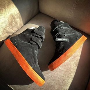 supratksociety黑橙色，炫彩鞋底全翻毛皮材质，魔术贴高帮比伯男鞋