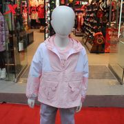 特步儿童春装小童保暖风衣女童浅亮粉色卡通加绒外套677124333145
