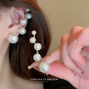 白色巴洛克珍珠耳环高级感耳钉，耳夹一体气质独特小众，设计感耳饰女