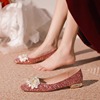 水晶方头平底婚鞋女秀禾服红色新娘鞋，2023亮片低跟孕妇敬酒鞋