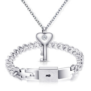 项链情侣女锁骨链锁手镯礼物纯银，吊坠男钛钢，套装同心手链一对钥匙