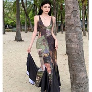 泰国沙滩裙性感辣妹深v领复古油画连衣裙高级感修身吊带包臂长裙