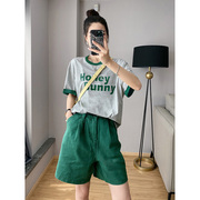 小个子绿色时尚套装女秋夏2022字母T恤休闲短裤两件套欧洲站