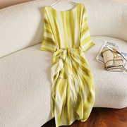 肤白貌美渐变鹅黄色七分袖，真丝连衣裙女夏季围裹式系结设计裙子