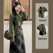 绿色针织开衫一整套搭配女2023年冬季韩系复古格纹半身裙套装