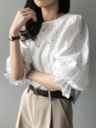 白色刺绣镂空娃娃衫女夏季2024圆领设计感小众泡泡袖衬衫上衣