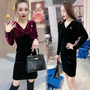 网红时尚金丝绒连衣裙女2022年冬季韩版显瘦长袖V领裙子