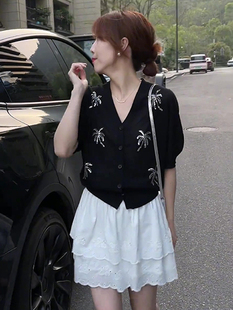 法式小香风刺绣黑色针织短袖，女2024夏季独特高级感泡泡袖上衣