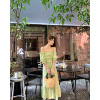 一字领绿色吊带连衣裙，女夏季2023收腰显瘦气质长裙