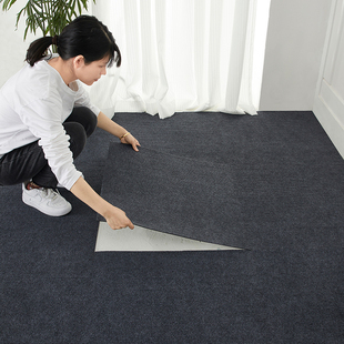商用地毯自粘方块拼接办公会议室，工程用水泥地全铺大面积型地垫