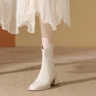骄屿白色短靴女马丁靴，2023年秋冬小踝靴，方头粗跟高跟靴瘦瘦靴