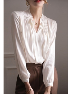 白色真丝上衣女秋装，2024年法式别致衬衣，设计感荷叶边v领衬衫