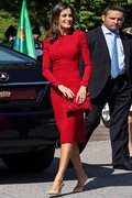 西班牙王妃同款连衣裙女夏夏 长袖针织时尚职业连衣裙 显瘦OL红色