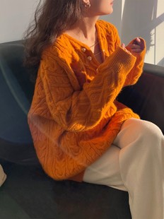 橘色V领麻花毛衣女2022年秋冬气质温柔套头针织上衣宽松外穿
