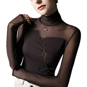 网纱拼接个性绑带，设计微透性感打底衫女秋季气质欧货小衫上衣