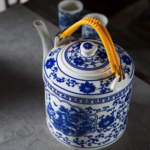 景德镇瓷器茶壶陶瓷大容量凉水壶，大号青花瓷冷水壶，提梁泡茶壶家用