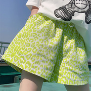 韩国2024夏时尚(夏时尚)个性，荧光绿色豹纹，牛仔短裤女a字阔腿休闲热裤