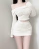 欧美套装女毛绒辣妹气质白色，一字领上衣包，臀短裙氛围感富家女