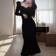 设计感小众黑色包臀连衣裙，女秋季法式方领别致中腰修身鱼尾长裙子