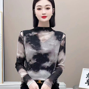 春季半高领网纱长袖打底衫，2024女装设计感镂空露肩钉珠小衫潮