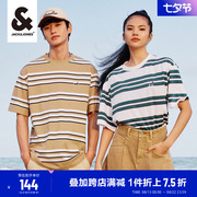 宽松版型，罗纹圆领，衣身撞色条纹