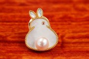日本Akoya海水白珍珠925银玉兔胸针、耳钉。