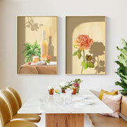 北欧风餐厅装饰画玫瑰，香槟水果温馨现代清新饭厅，餐桌组合墙面挂画