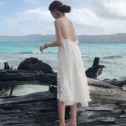 白色超仙吊带沙滩，裙女夏2024三亚海边度假显瘦露背流苏连衣裙