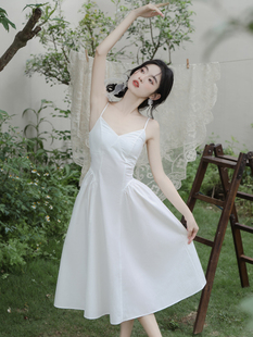 白色V领吊带连衣裙初恋清纯奶甜小白裙茶歇法式仙女裙子气质超仙