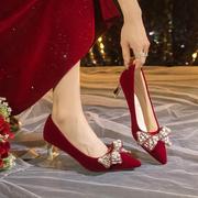 单鞋女2023春秋季韩版红色婚鞋尖头高跟蝴蝶结水钻秀禾鞋子