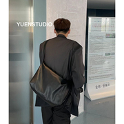 yuen设计款中性大容量，简约运动瑜伽斜挎软皮托特包男女单肩包ins