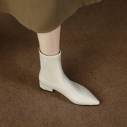 法式低跟尖头短靴女白色软皮弹力瘦瘦靴平底粗跟马丁靴平底小踝靴